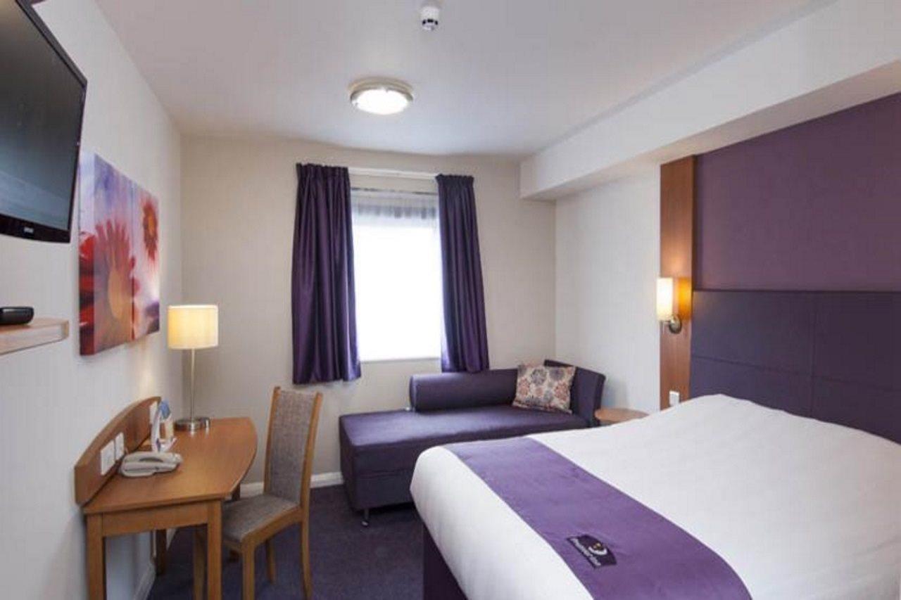 Premier Inn Portsmouth Horndean Bagian luar foto