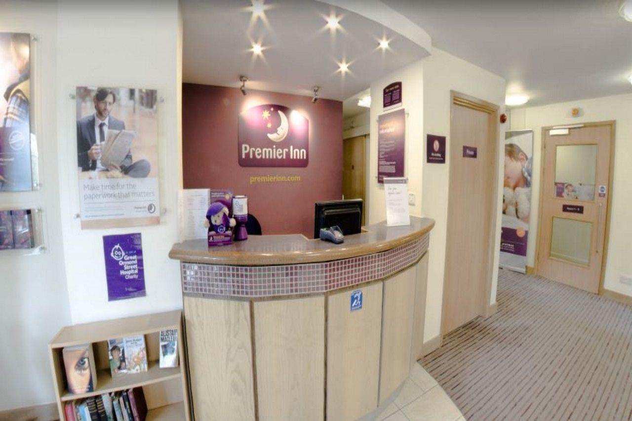 Premier Inn Portsmouth Horndean Bagian luar foto