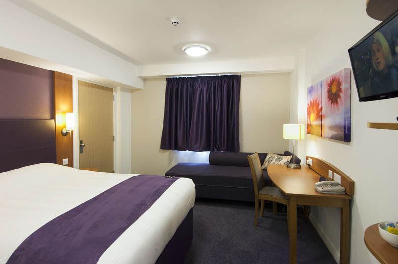 Premier Inn Portsmouth Horndean Bagian luar foto
