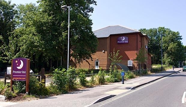 Premier Inn Portsmouth Horndean Bagian luar foto